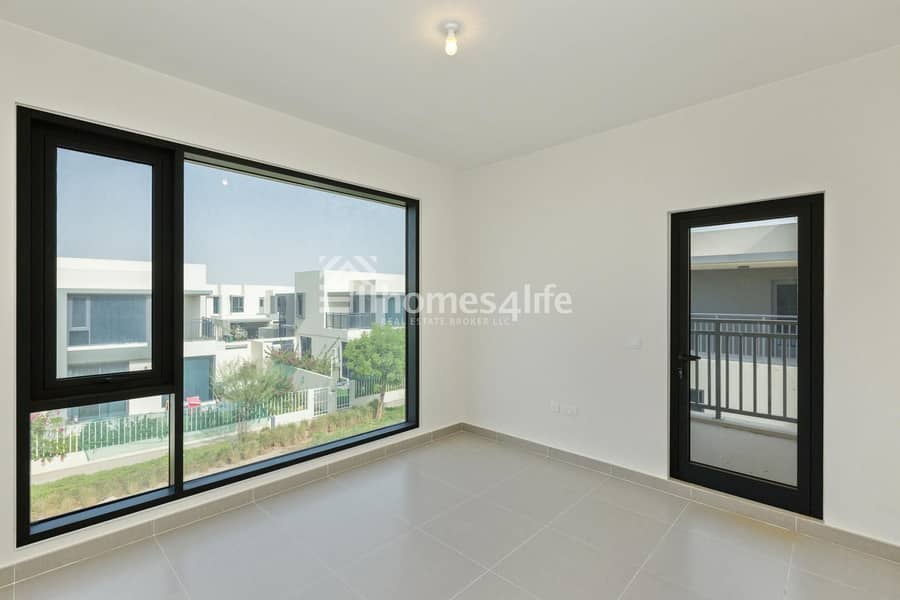 15 Garden View | End Unit | Available Now