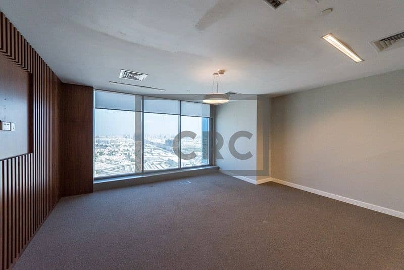 7 Fitted to High Standard | Full Floor | Near Metro|