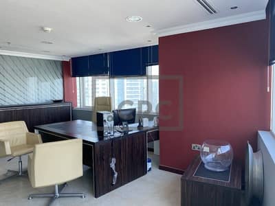 مکتب  للايجار في أبراج بحيرات الجميرا، دبي - Fitted Office Space | Cabins | High Floor