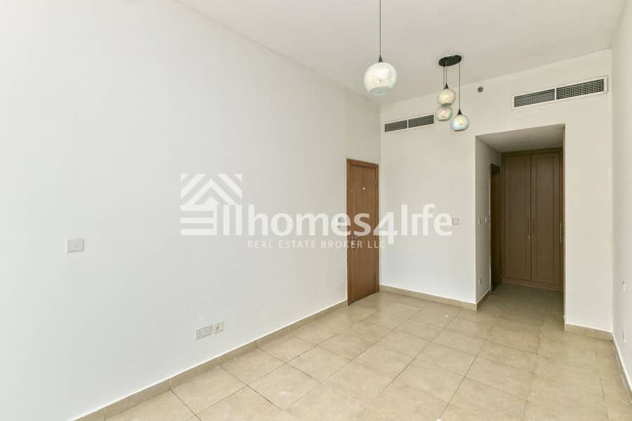 20 Beautiful 2BR Apartment with Huge Balcony