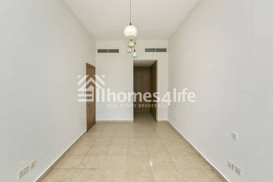 21 Beautiful 2BR Apartment with Huge Balcony