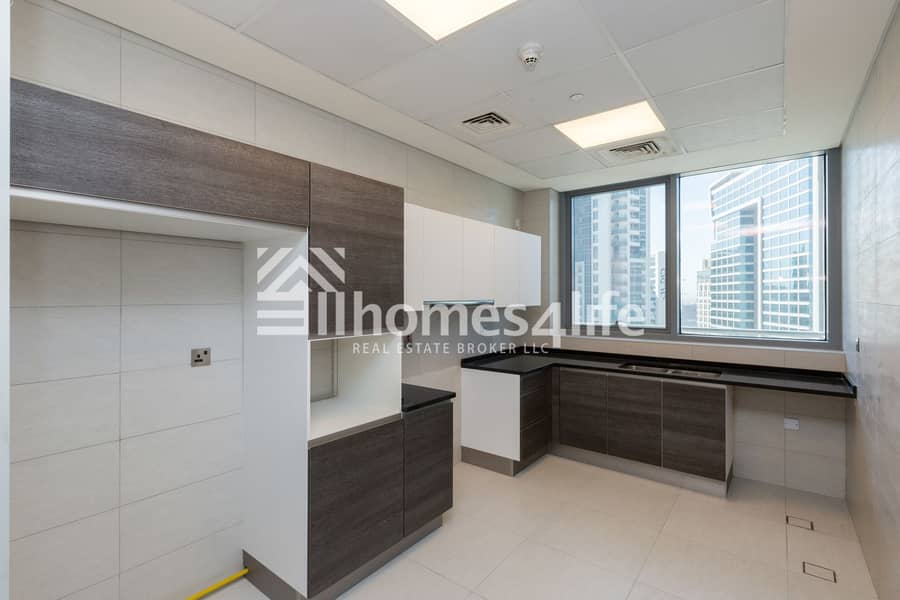 6 Genuine Listing | Spacious in Heart of City