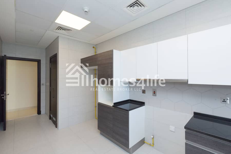 7 Genuine Listing | Spacious in Heart of City