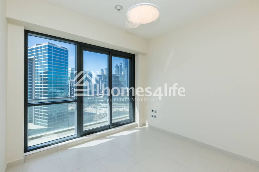 10 Genuine Listing | Spacious in Heart of City