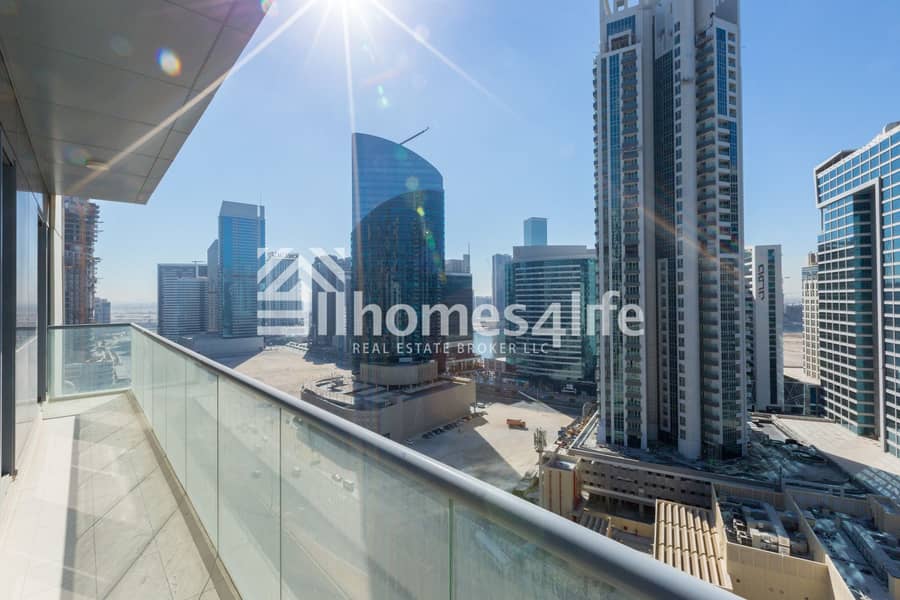 24 Genuine Listing | Spacious in Heart of City