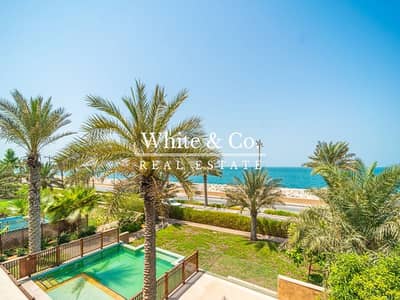 6 Bedroom Villa for Rent in Palm Jumeirah, Dubai - RESORT LIVING | BASEMENT | PRIVATE BEACH