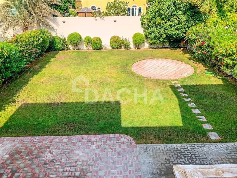 2 Spacious Villa / Quite Street / Huge Garden