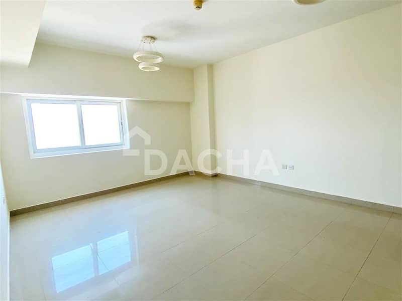 5 Well Maintained 2 Bed / High Floor