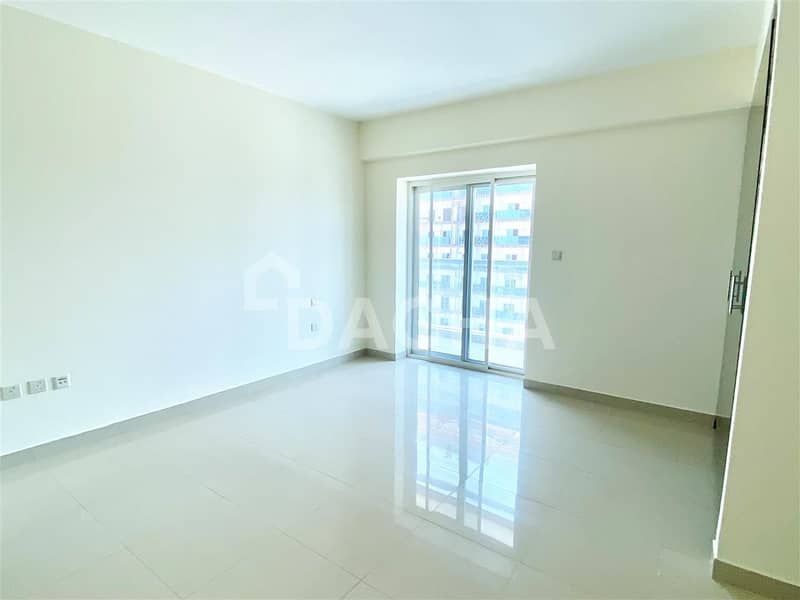 6 Well Maintained 2 Bed / High Floor