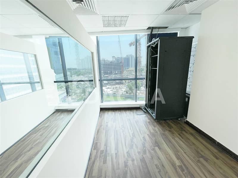 4 Fully Fitted / Upgraded Floors / Bright Office