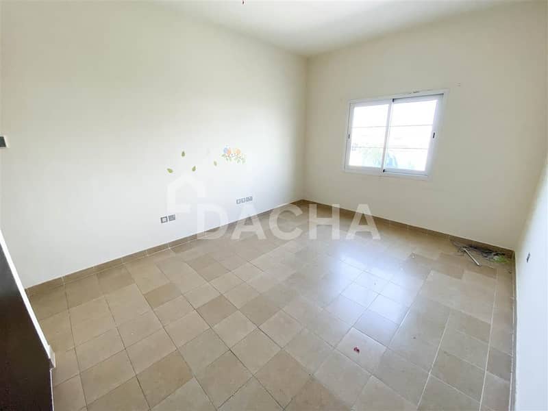 14 NEAR MALL! / Upgr. to 3Br / Single Row