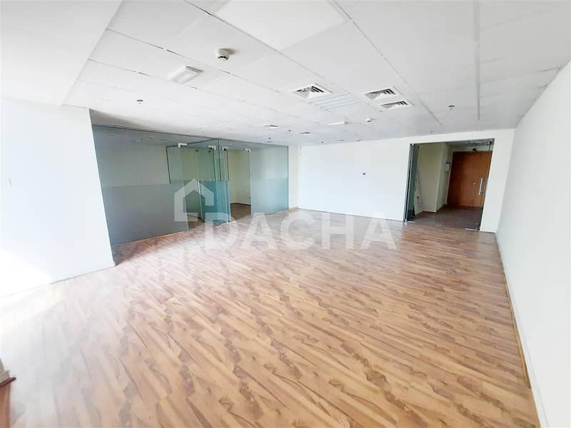 1 Exclusive Brand New Office / 2 partitions  / Near Metro