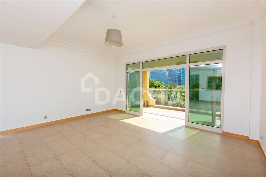 Perfect Condition / Large 1 Bed / Park Views!