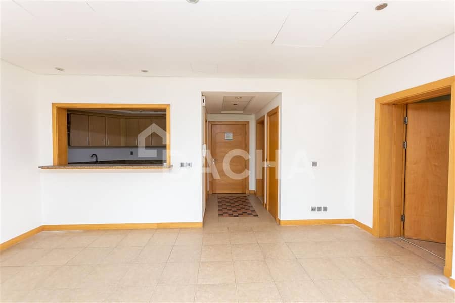 6 Perfect Condition / Large 1 Bed / Park Views!