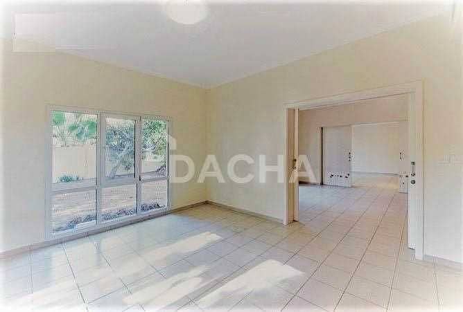 2 Best layout 4 bed / Next to park and pool