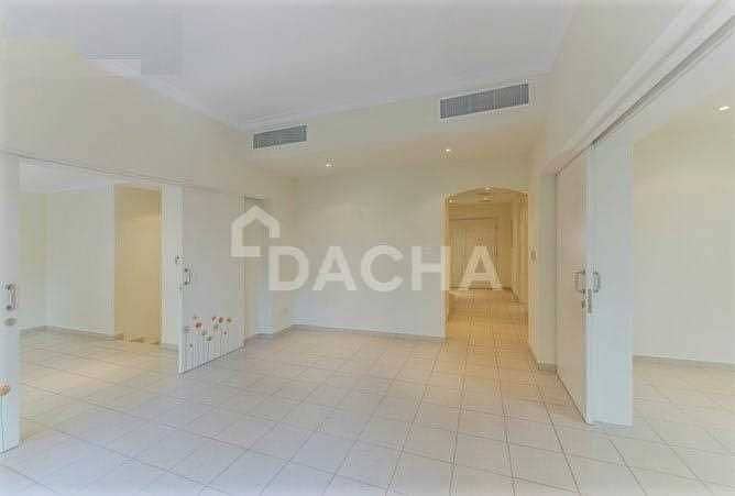4 Best layout 4 bed / Next to park and pool