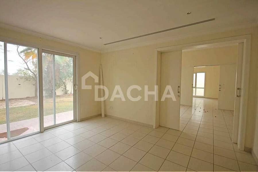 9 Best layout 4 bed / Next to park and pool