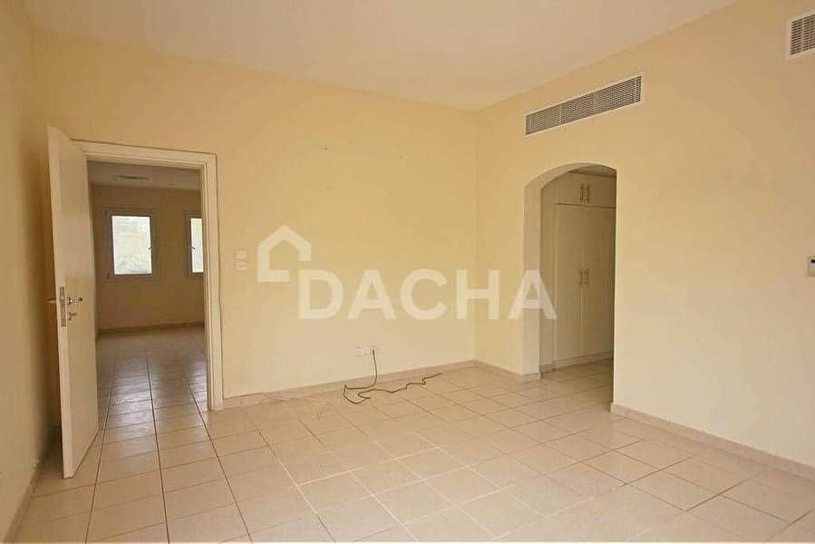 10 Best layout 4 bed / Next to park and pool