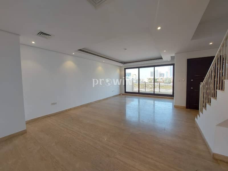 STUNNING AND SPACIOUS TOWNHOUSE STUNNING AND SPACIOUS TOWNHOUSE
