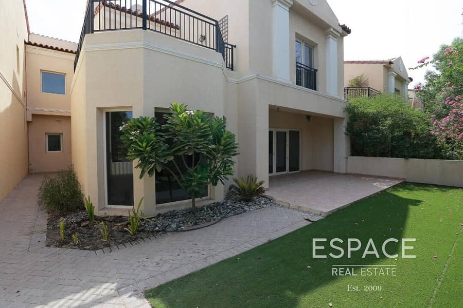 Exclusive | Townhouse | Close to Park and Pool