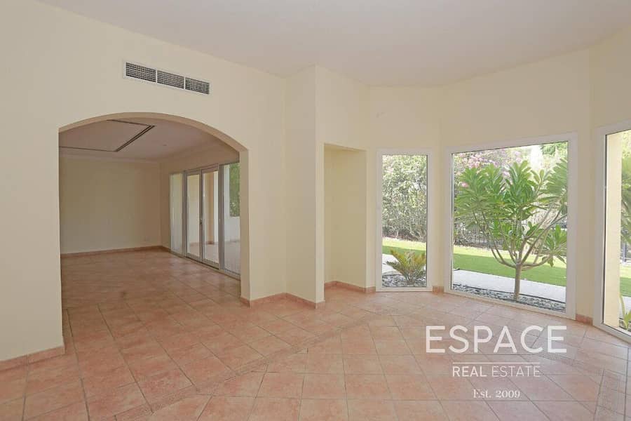 2 Exclusive | Townhouse | Close to Park and Pool