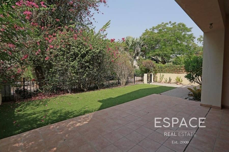 8 Exclusive | Townhouse | Close to Park and Pool
