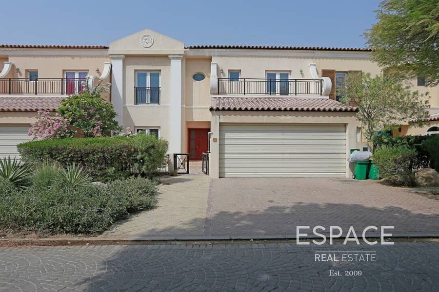 9 Exclusive | Townhouse | Close to Park and Pool
