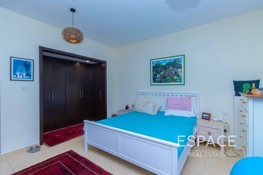 6 Immaculate | VOT | Opposite Pool | 3 Bedrooms