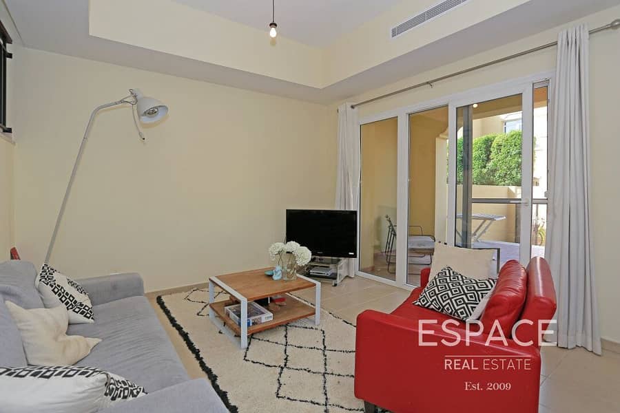 4 Well Maintained - 2 Bedrooms - Large Garden