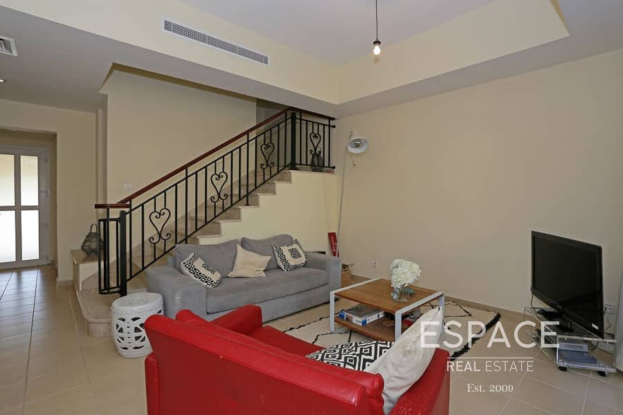 6 Well Maintained - 2 Bedrooms - Large Garden