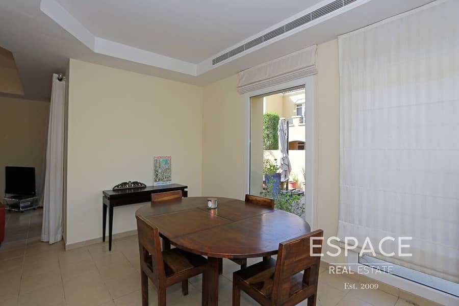 7 Well Maintained - 2 Bedrooms - Large Garden