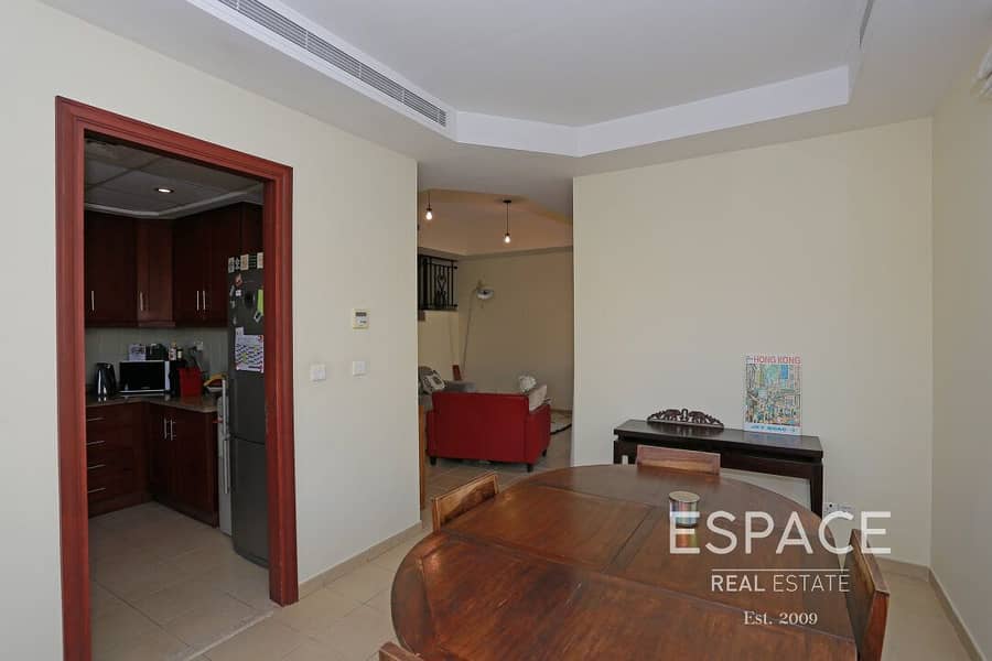 8 Well Maintained - 2 Bedrooms - Large Garden