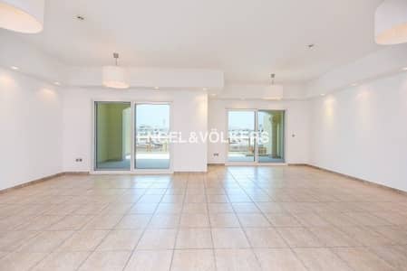 2 Bedroom Townhouse for Sale in Palm Jumeirah, Dubai - Bright & Spacious Layout | With Maid's Room