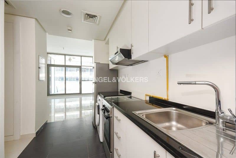 6 Appliances |Spacious Unit |Walk in Wardrobes