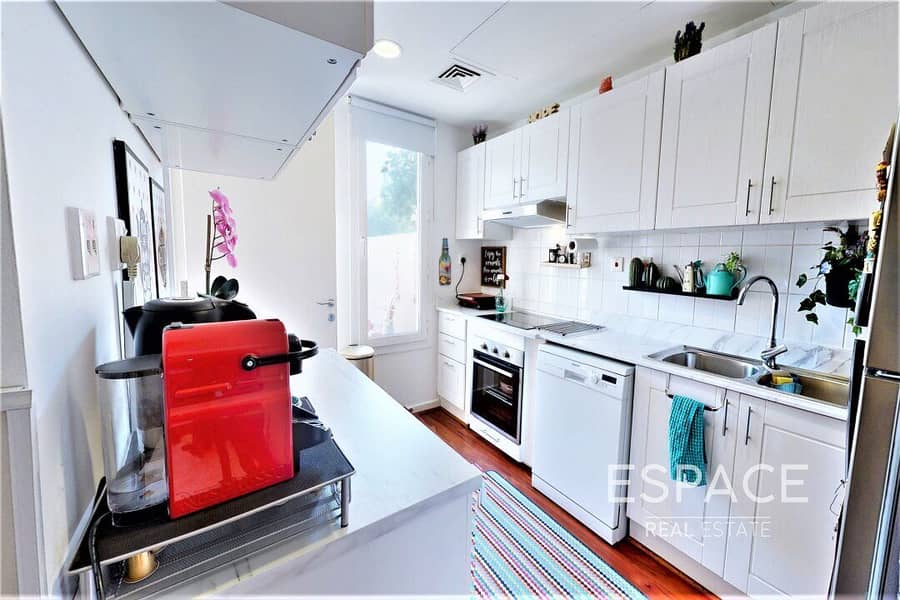 2 Tastefully Renovated 4E | Great Location