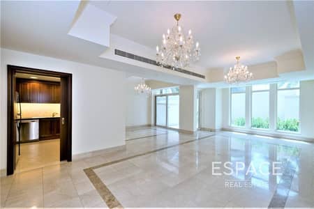 3 Bedroom Villa for Sale in Dubai Marina, Dubai - Garden | Roof Terrace | Private Parking