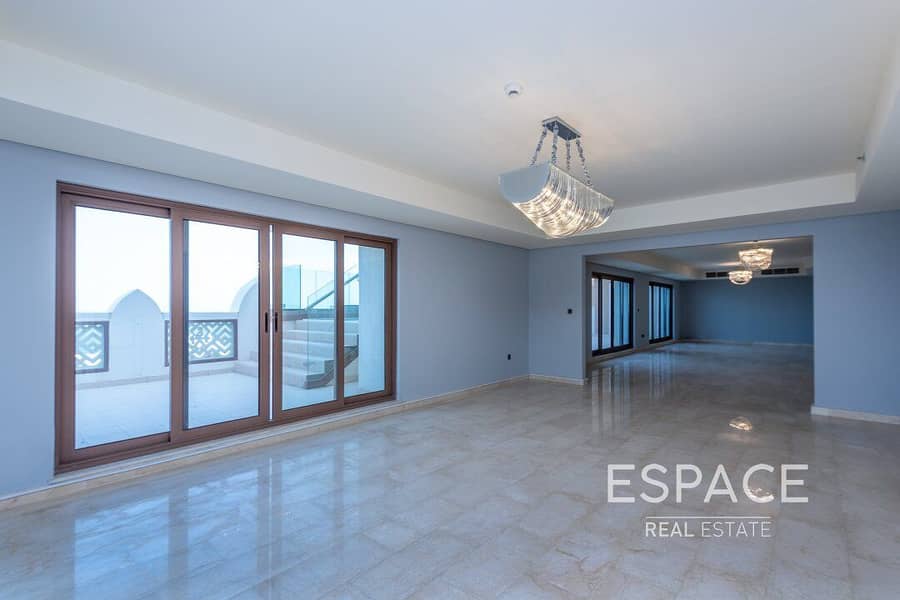 2 Vacant | Upgarded 4 Bed Duplex Penthouse | Private Pool