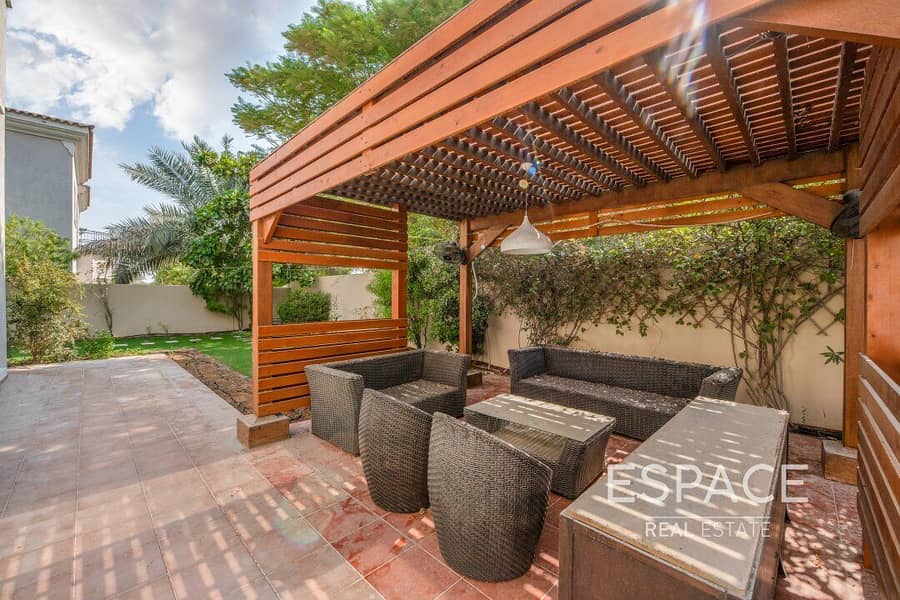 13 Immaculate Garden | 4 Minutes from Pool