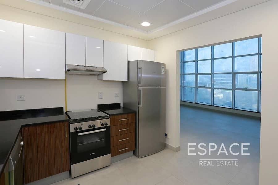 3 Spacious | 1 bedroom Loft | Chiler free