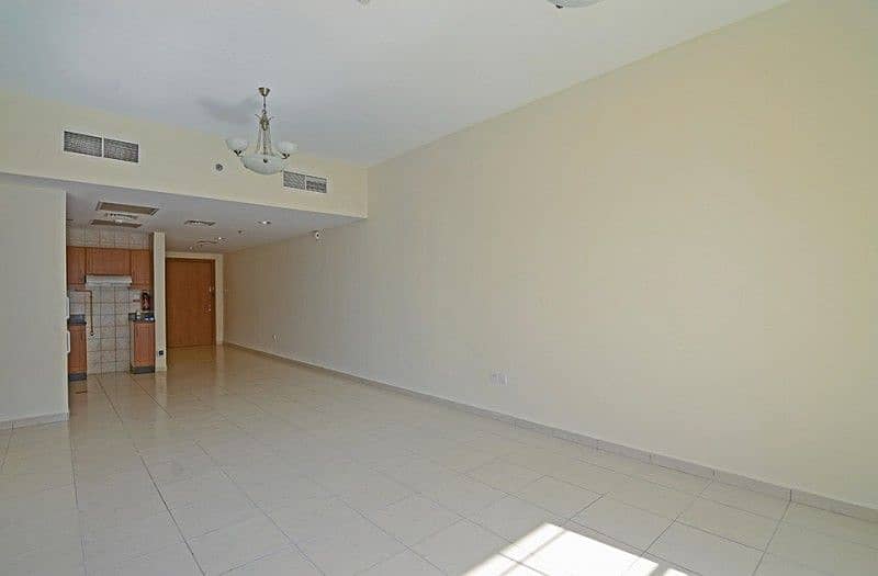 7 Bright | 1st Floor | 4 Cheques | Very Spacious