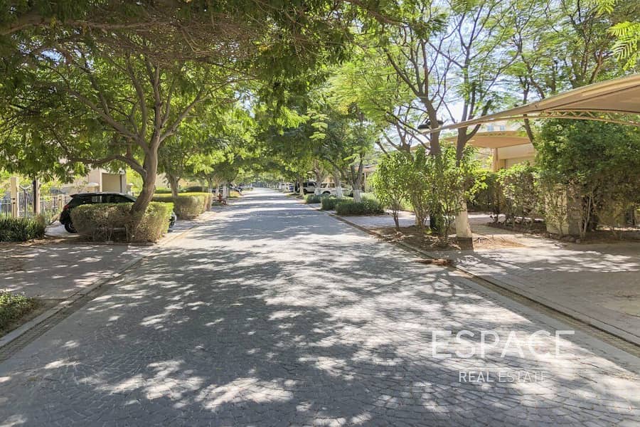 2 Very Well Maintained Family Villa in Green Community West