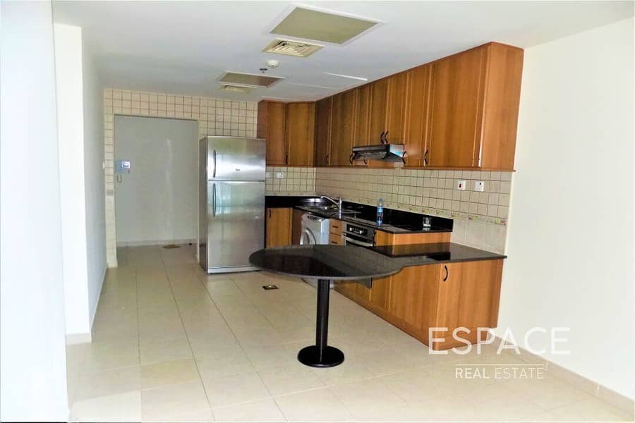 6 Large - Golf View - Well Maintanied - 2 Beds