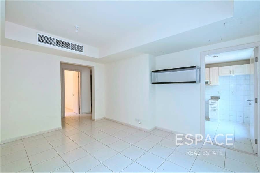 3 Close to the Park |2 Bedrooms |Single Row