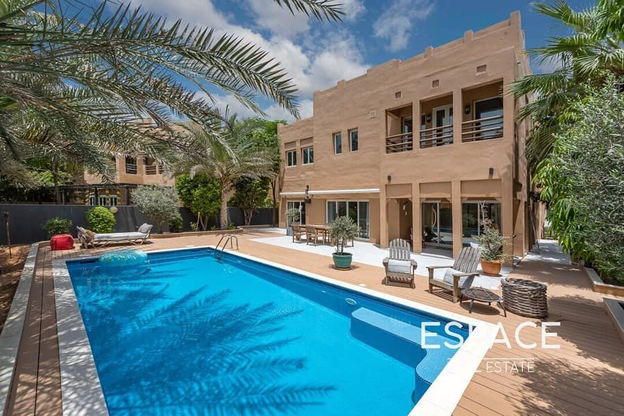 Stunning high end upgraded villa with private pool