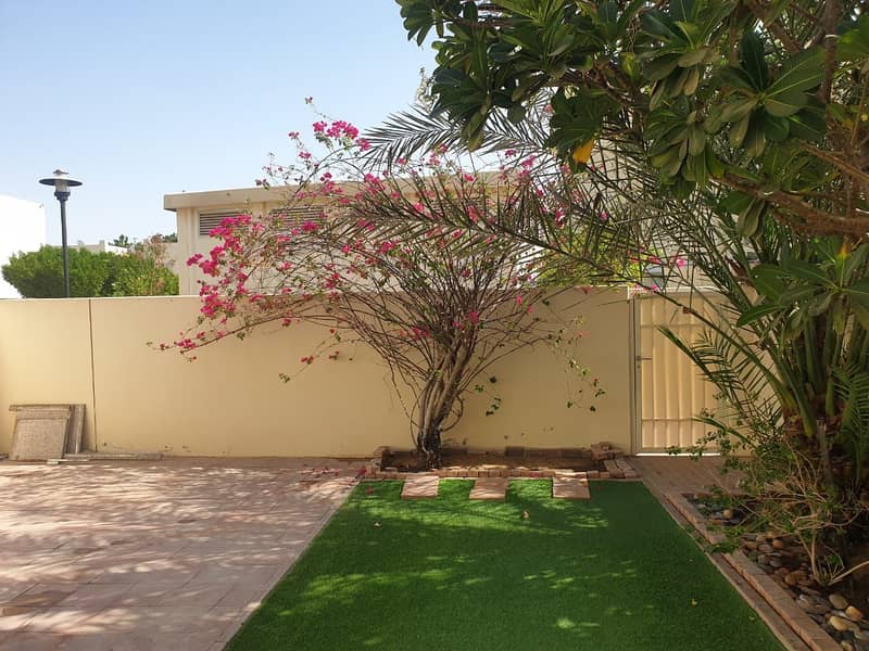 3 3 BDR with Study | Middle Unit | Landscaped Garden