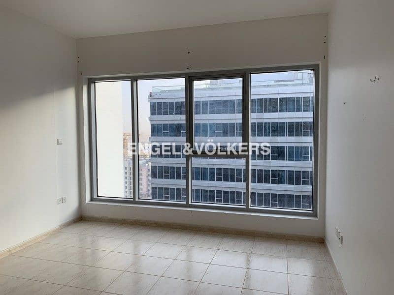 8 Mid Floor | Vacant on Transfer | Courtyard View