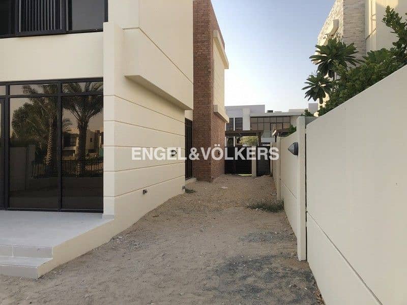 16 Brand New Villa | Single Row | Next to Park