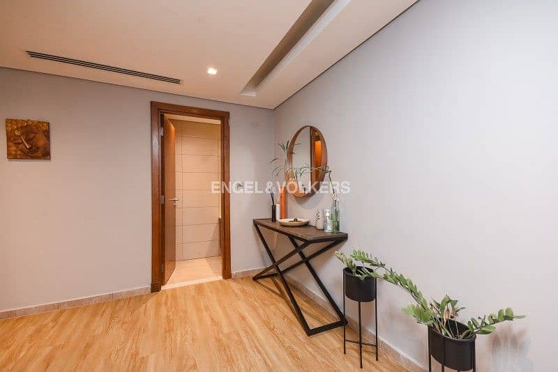 15 Upgraded Unit | Large Balcony | Sea View