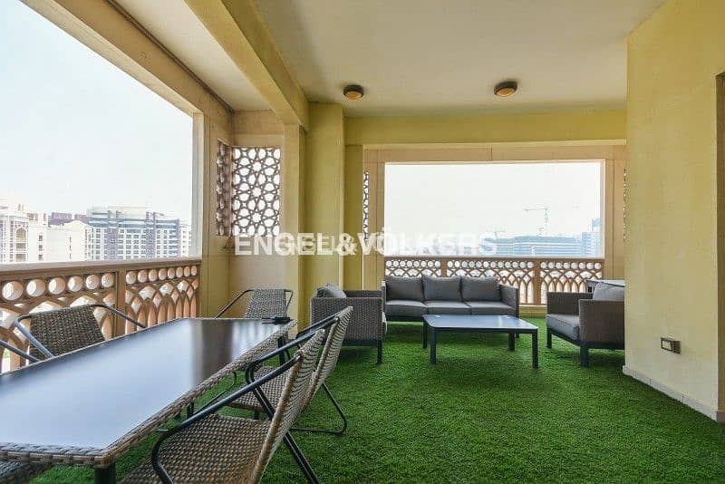 19 Upgraded Unit | Large Balcony | Sea View