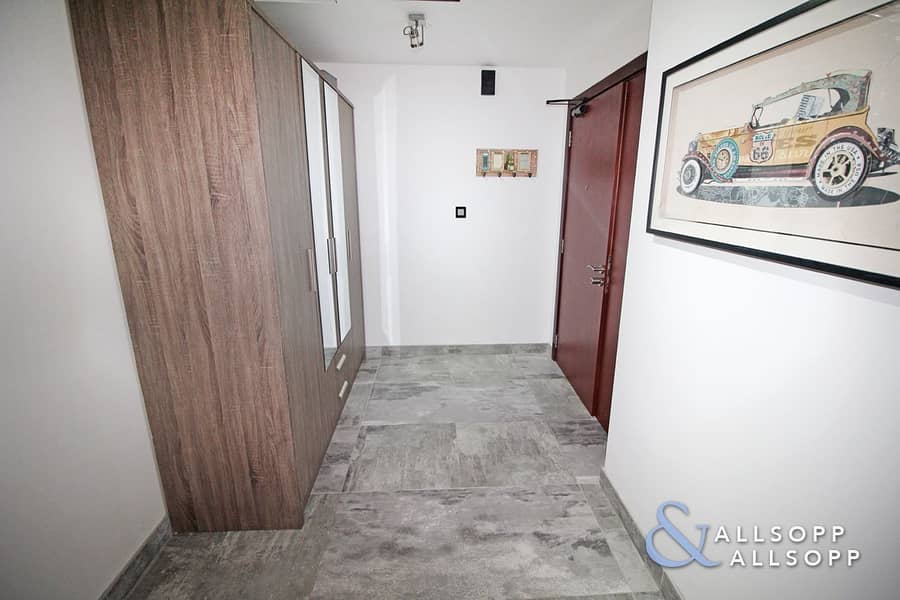 6 Upgraded | Small Terrace | Vacant l 2 Bed
